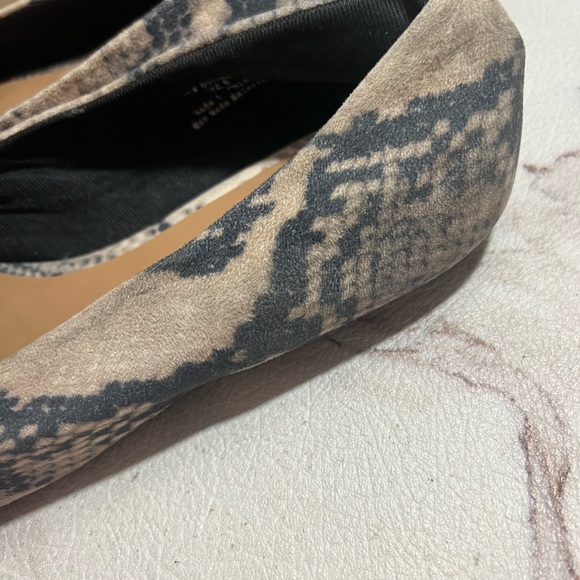 Journey + Crew Women’s 8  Slip On Flat Shoes Loafers Animal Print Comfort - Picture 7 of 10